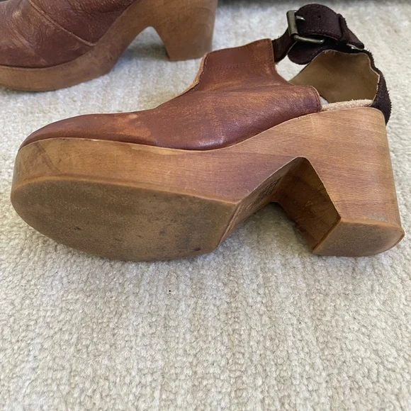 Brown Leather Women's Clogs - Picture 7 of 8